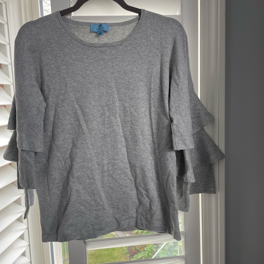 Women’s sweater top. Never worn. No tags. Size S